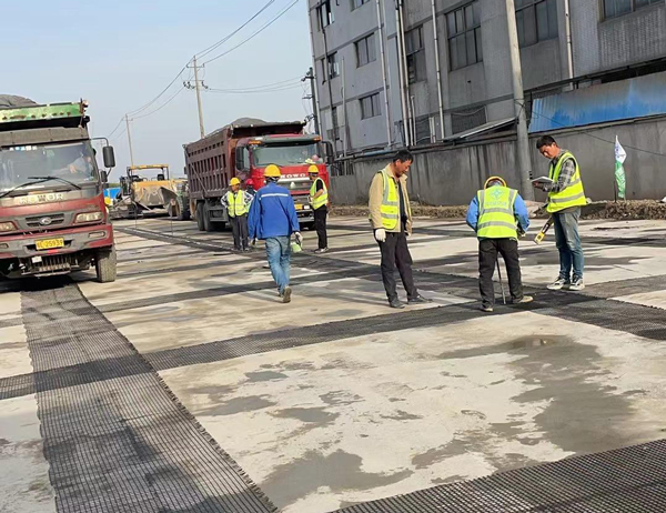 孟州老材料的新故事：玻璃纤维土工格栅如何在‘白改黑’浪潮中重获新生？